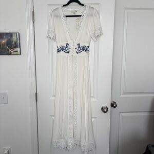 Francesca's Collections White and Blue Lace Dress